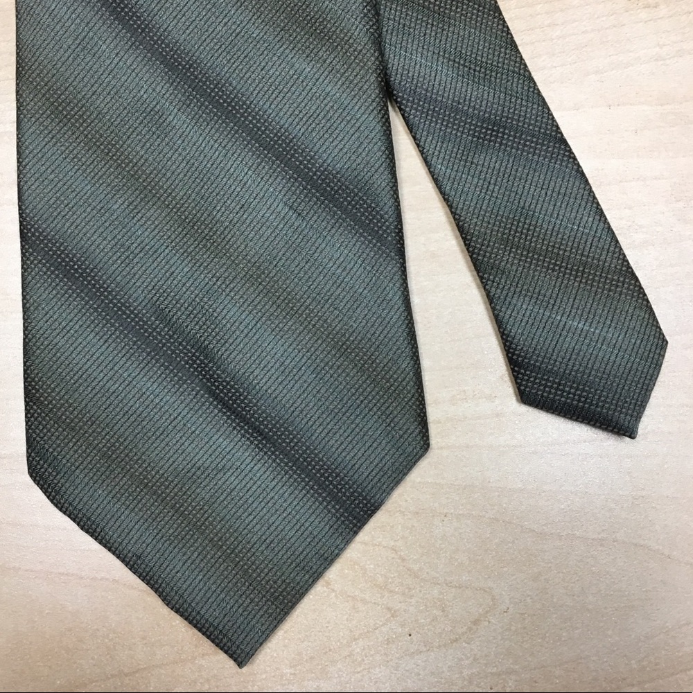 DKNY 100% Silk Men’s Necktie